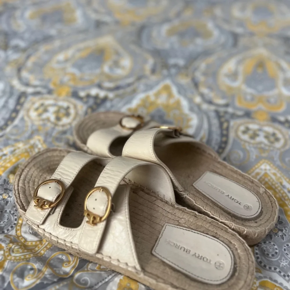 Sandals - Picture 3 of 7
